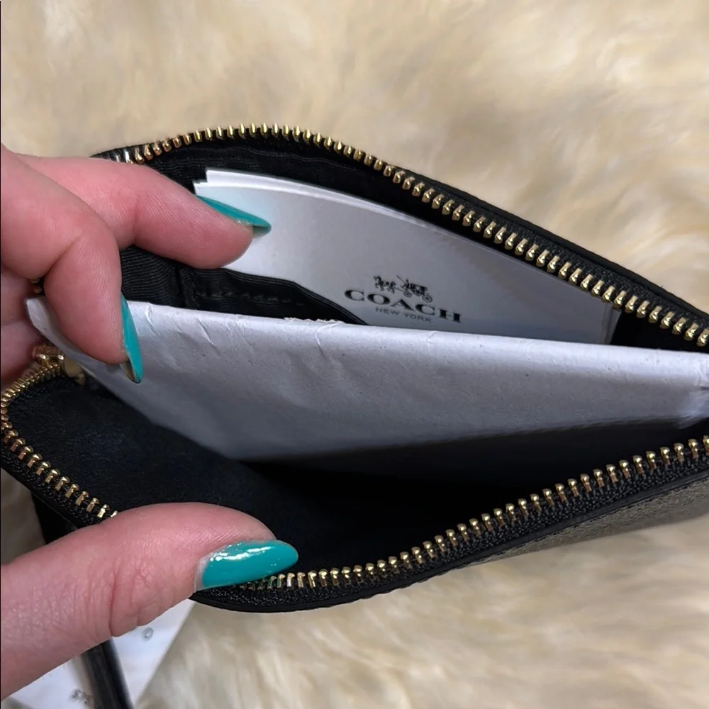 Coach Black Textured Leather Wristlet Pouch with Gold Logo – NWT – OS - Picture 7 of 8